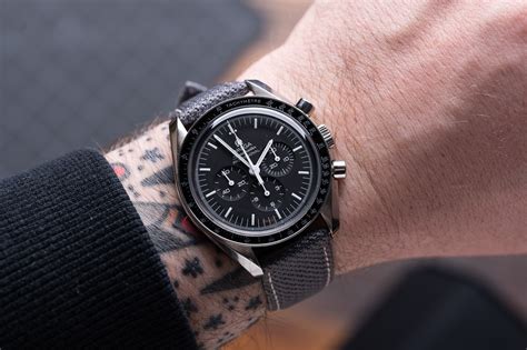 omega speedmaster crown pull out